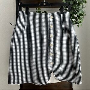 Women’s Gianni Bini,‎ pencil skirt, size 4. Navy and white micro grid print.